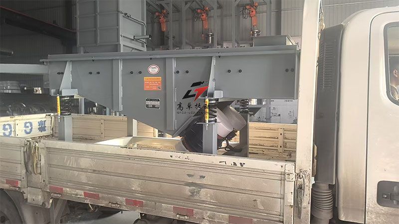 鄭州客戶定制的800*2500型直線振動篩今日發(fā)貨